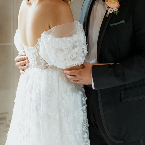 Willowby by Watters Lilia Puff-Sleeve Lace Empire Wedding Gown - Picture 10 of 12